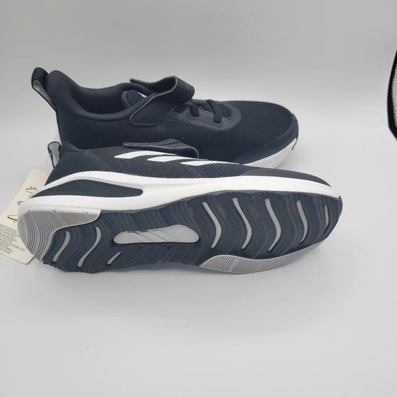 Adidas youth shoes - Picture 3 of 4